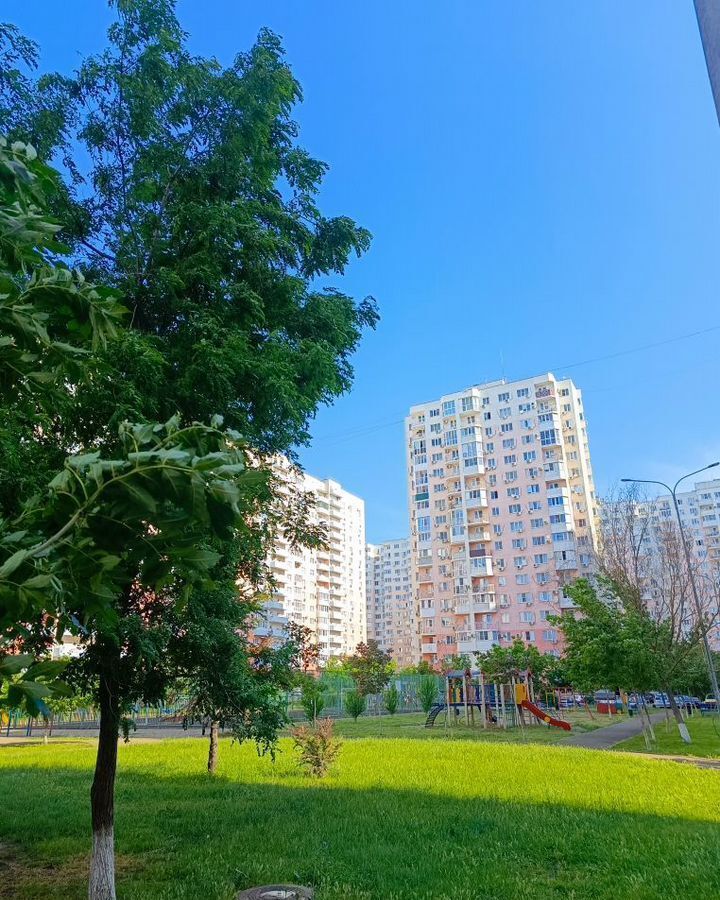 квартира г Краснодар р-н Прикубанский ул им. Александра Покрышкина 4/4 фото 1