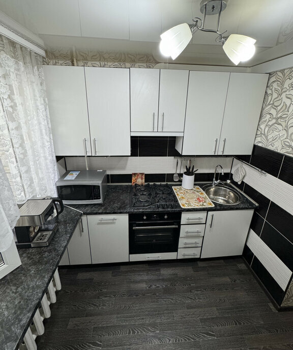 квартира г Саратов р-н Ленинский Майская улица, 14 фото 1