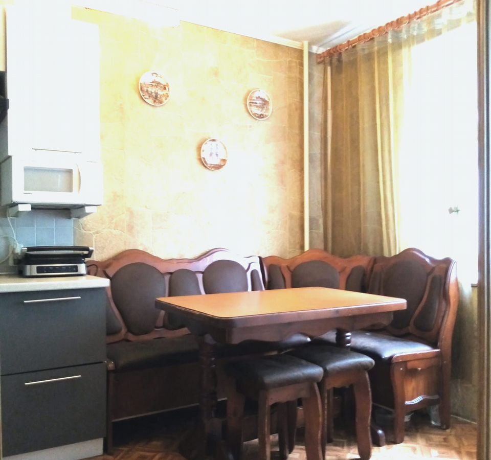 квартира г Саратов р-н Октябрьский ул им Радищева А.Н. 7/9 фото 3