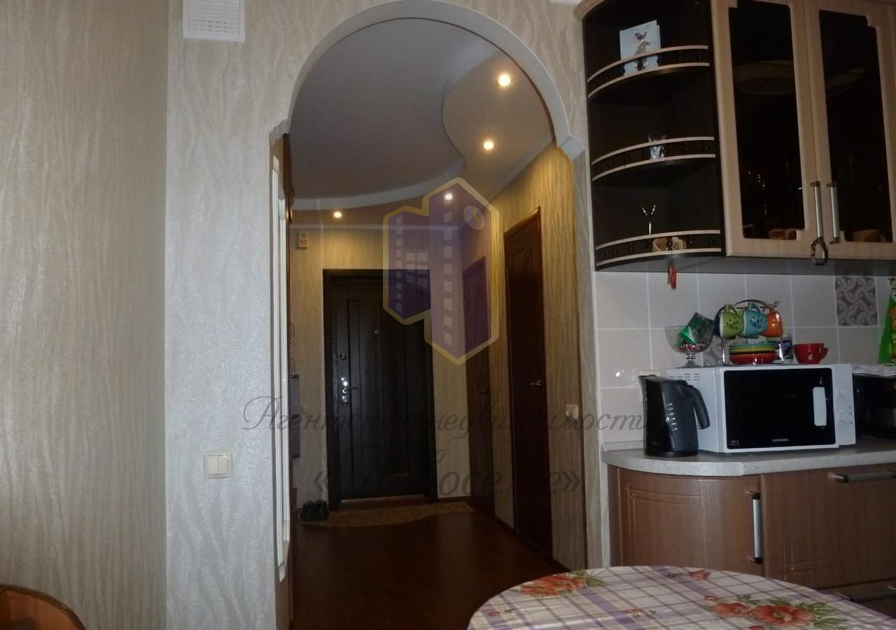 квартира г Старый Оскол мкр-н Макаренко, 22к 1 фото 3