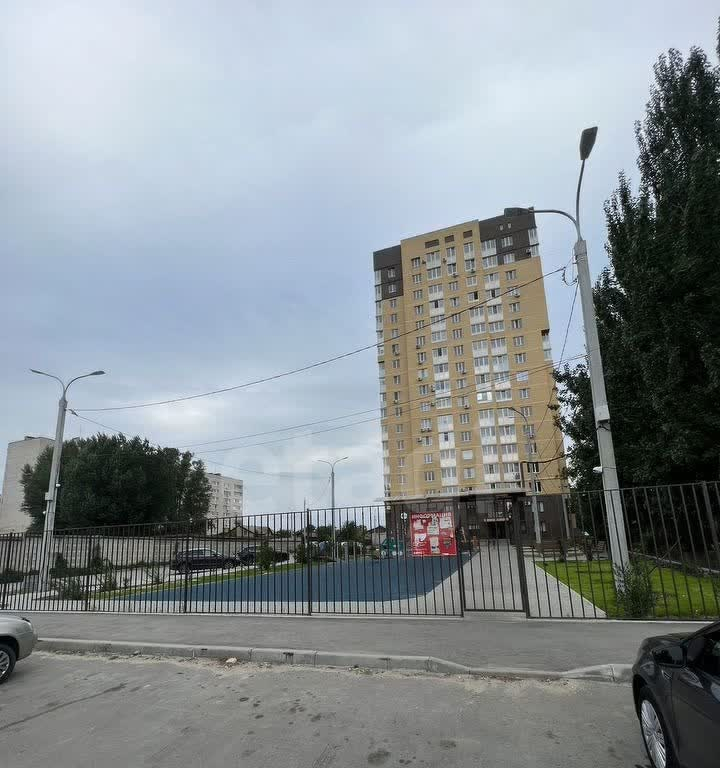 квартира г Волгоград р-н Дзержинский ул Рионская 7б фото 16