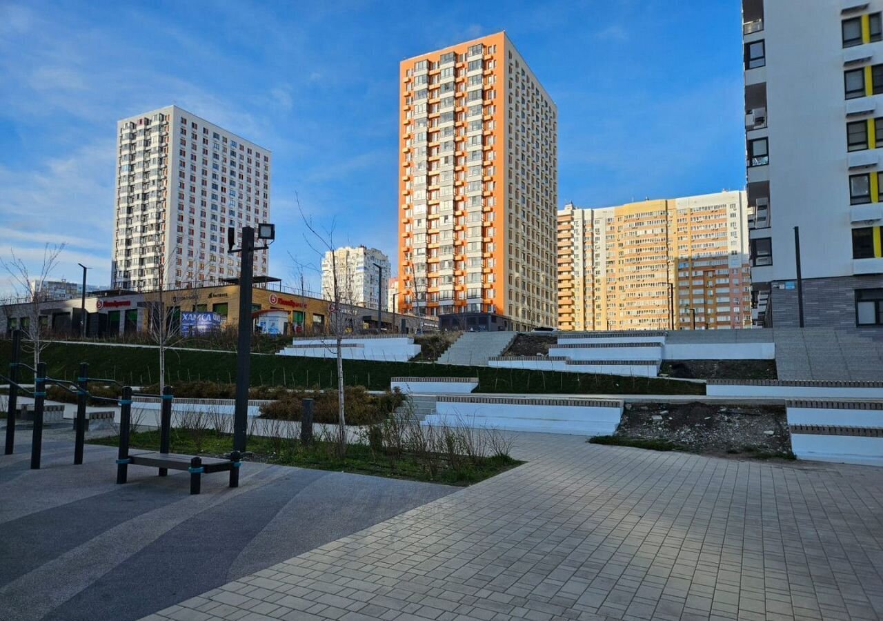 квартира г Новороссийск р-н Южный б-р Имени Дмитрия Шостаковича 20 фото 1