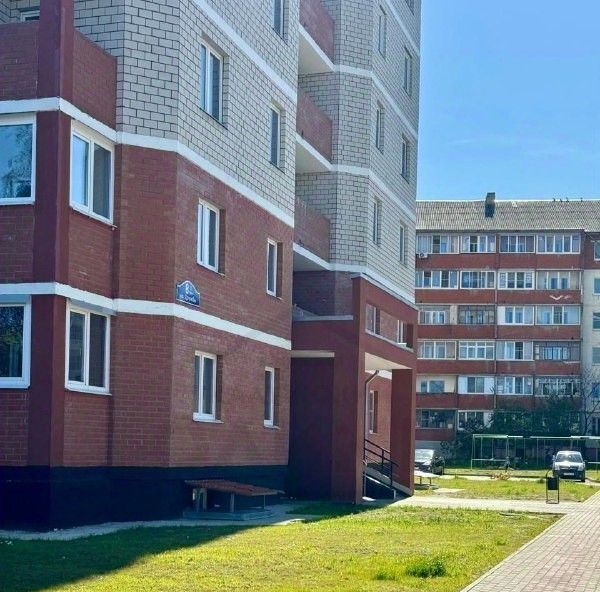 квартира г Калуга р-н Октябрьский ул Дружбы 8к/1 фото 3
