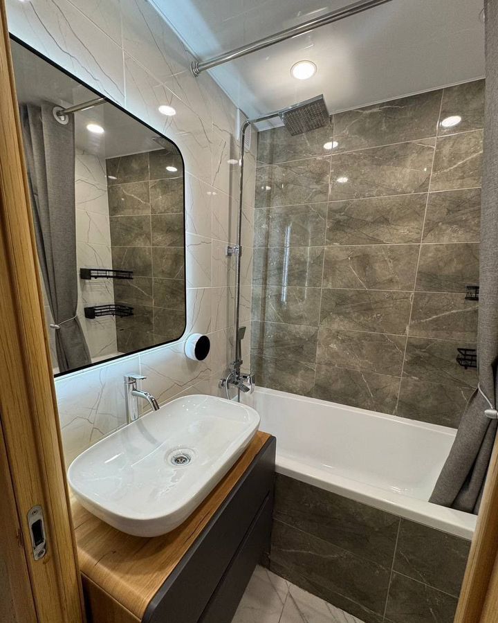 квартира г Тольятти р-н Автозаводский 18 квартал ул Автостроителей 4 фото 1