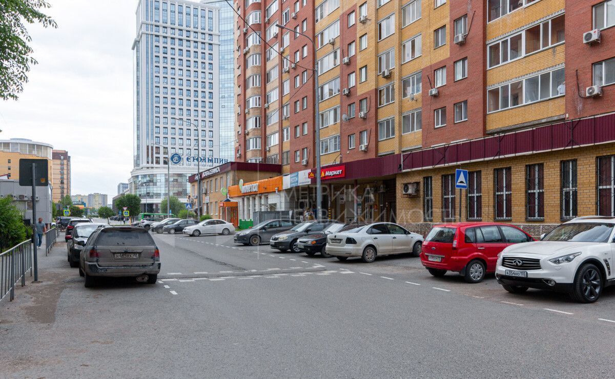 квартира г Тюмень р-н Центральный ул 50 лет Октября 1а фото 29