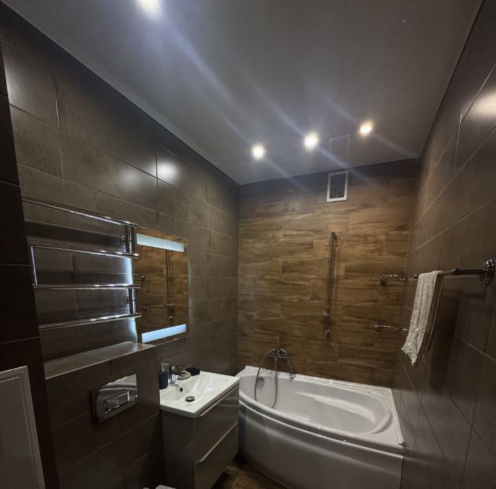 квартира г Тольятти р-н Автозаводский ул Полякова 28б фото 8