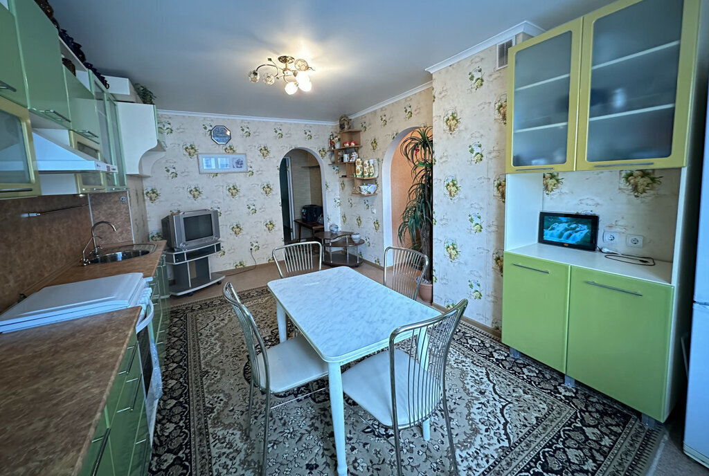 квартира г Саратов улица имени С. Ф. Тархова, 20А фото 2