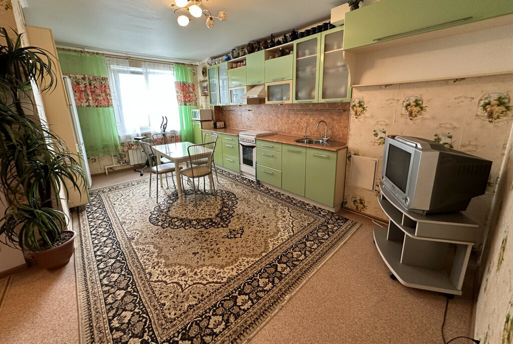 квартира г Саратов улица имени С. Ф. Тархова, 20А фото 3