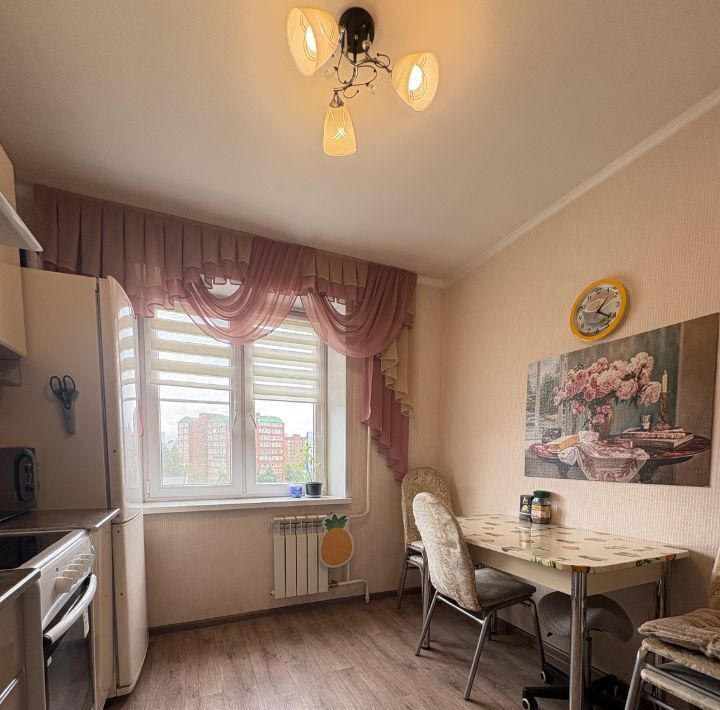 квартира г Тольятти р-н Автозаводский ул Тополиная 10 фото 2