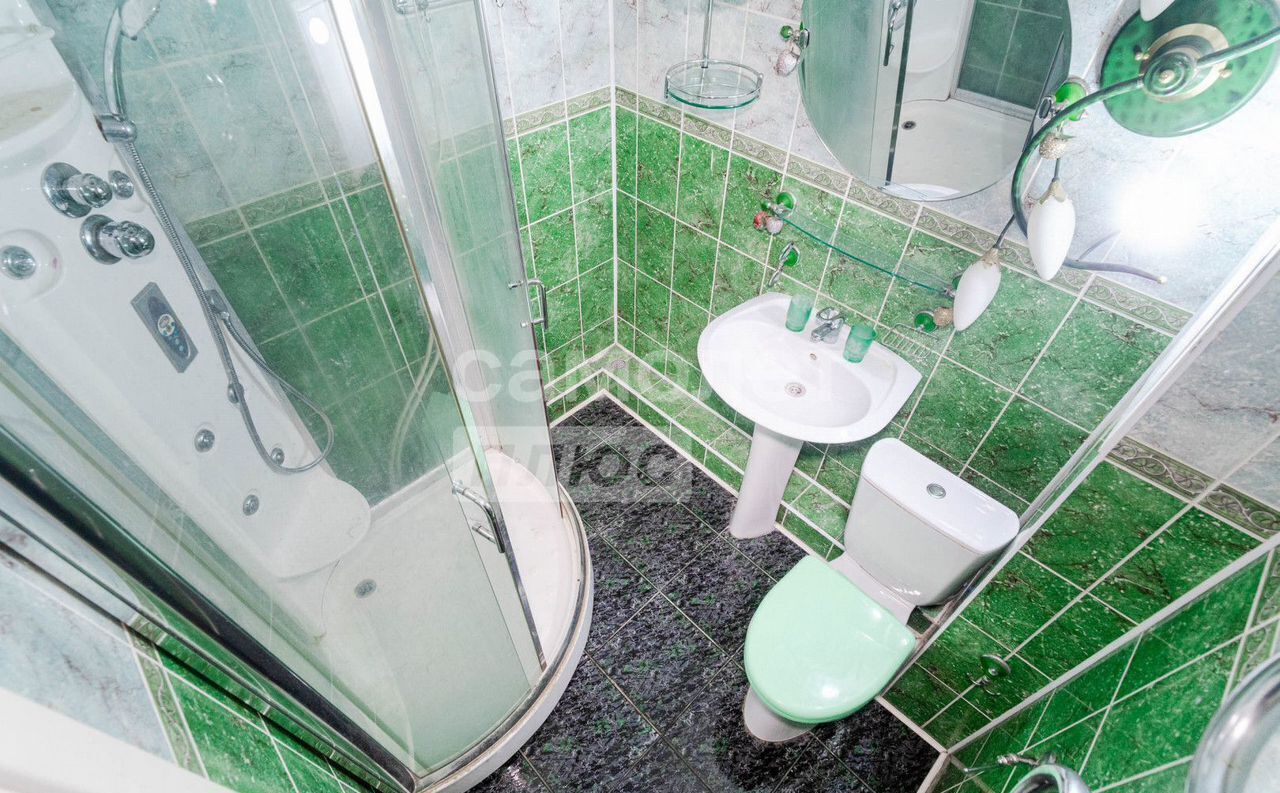 квартира г Омск р-н Кировский ул Дмитриева 2/4 фото 10