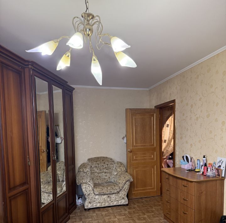 квартира г Тольятти р-н Автозаводский ул Автостроителей 102 фото 2