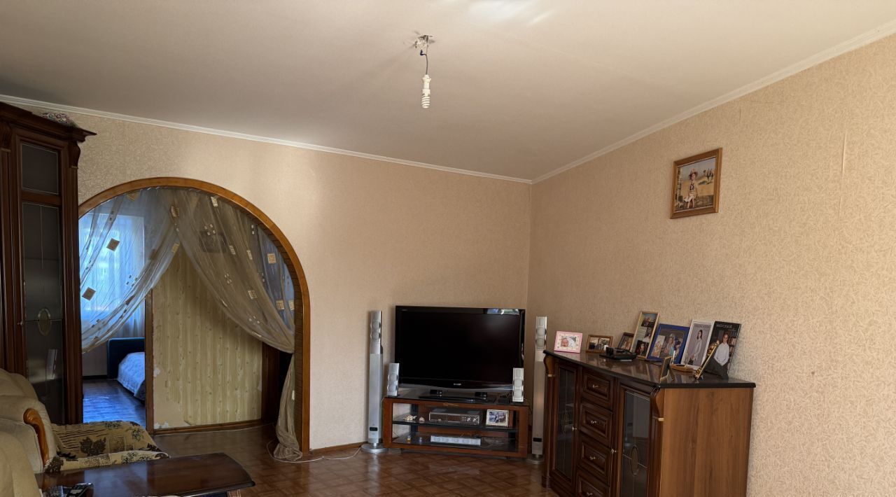 квартира г Тольятти р-н Автозаводский ул Автостроителей 102 фото 4