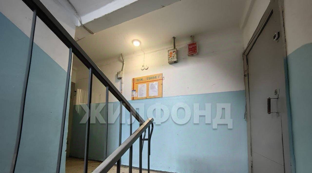 квартира г Барнаул р-н Железнодорожный ул Гущина 77 фото 1