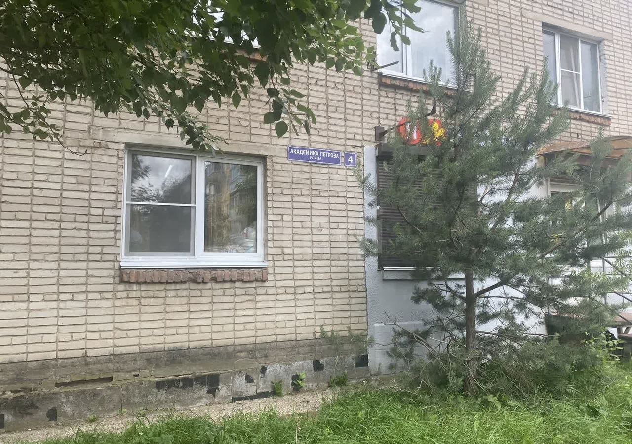 комната г Смоленск р-н Ленинский ул Академика Петрова 4 фото 3