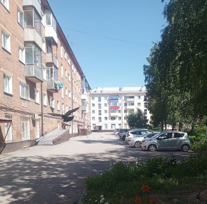 квартира г Осинники ул Революции 3 фото 18