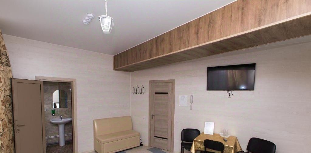 комната г Омск р-н Кировский ул Дмитриева 5к/6 фото 2
