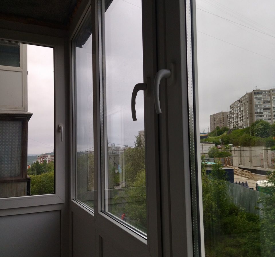 квартира г Мурманск р-н Октябрьский ул Старостина 10 фото 1