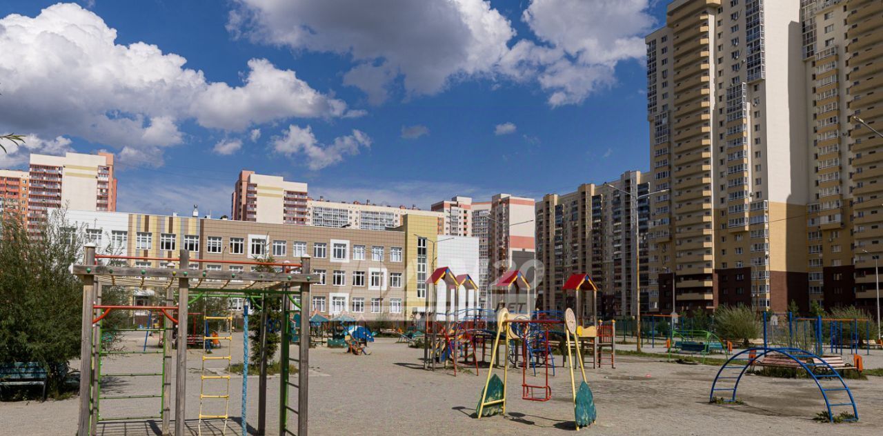 квартира г Челябинск р-н Калининский ул Братьев Кашириных 131а фото 24
