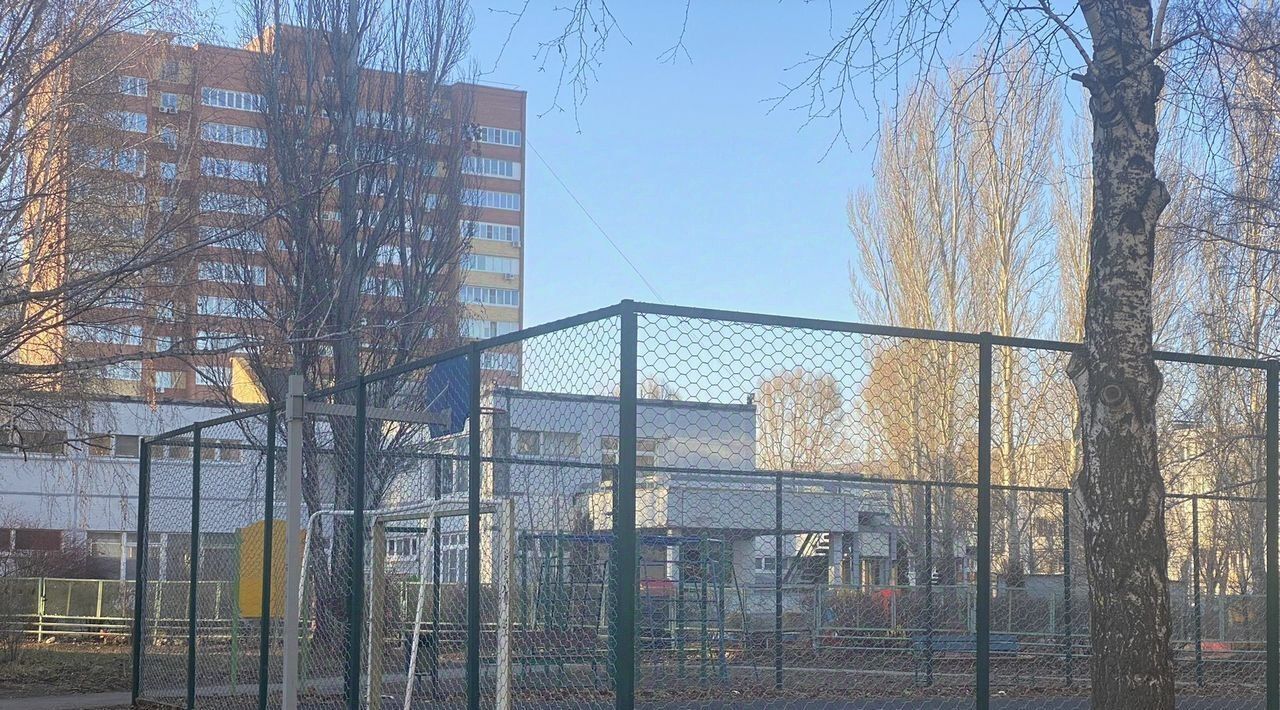 квартира г Тольятти р-н Автозаводский б-р Королева 14 6-й кв-л фото 1