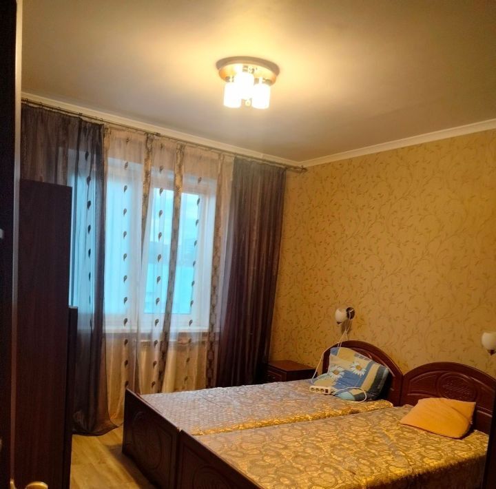 квартира г Саратов р-н Фрунзенский ул им Хользунова А.И. 40/42 фото 4