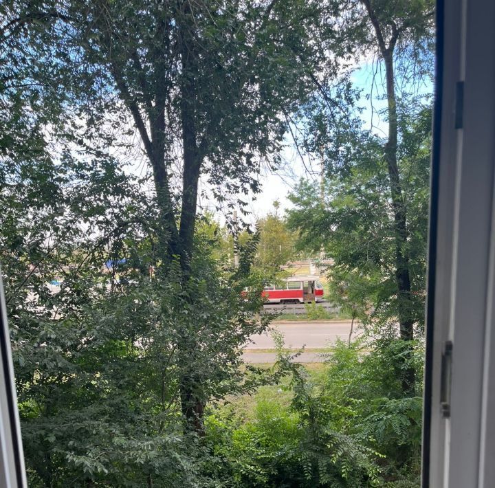 квартира г Волгоград р-н Дзержинский ул Космонавтов 61 фото 1