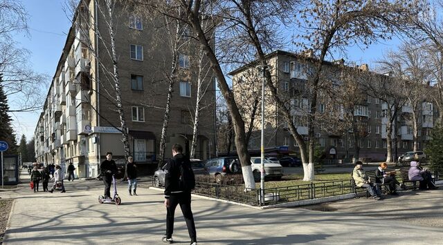 торговое помещение р-н Калининский ул 40 лет Октября 4а фото
