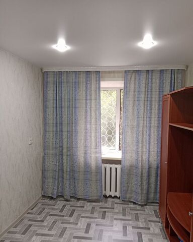 комната пгт Инской ул Ильича 1а Кемеровская обл. — Кузбасс фото