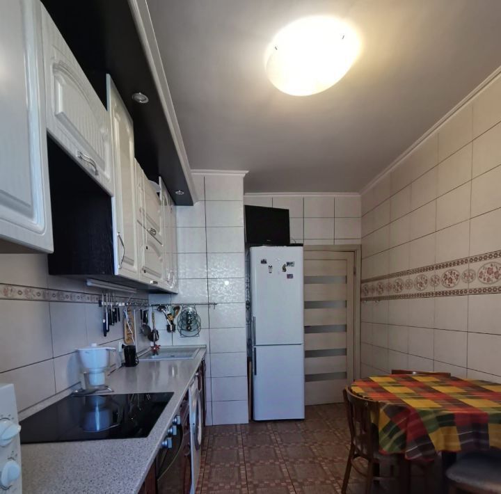 квартира г Омск р-н Кировский ул Дианова 9к/1 фото 4