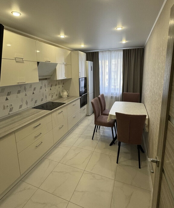 квартира г Саратов ул им Блинова Ф.А. 52в фото 1