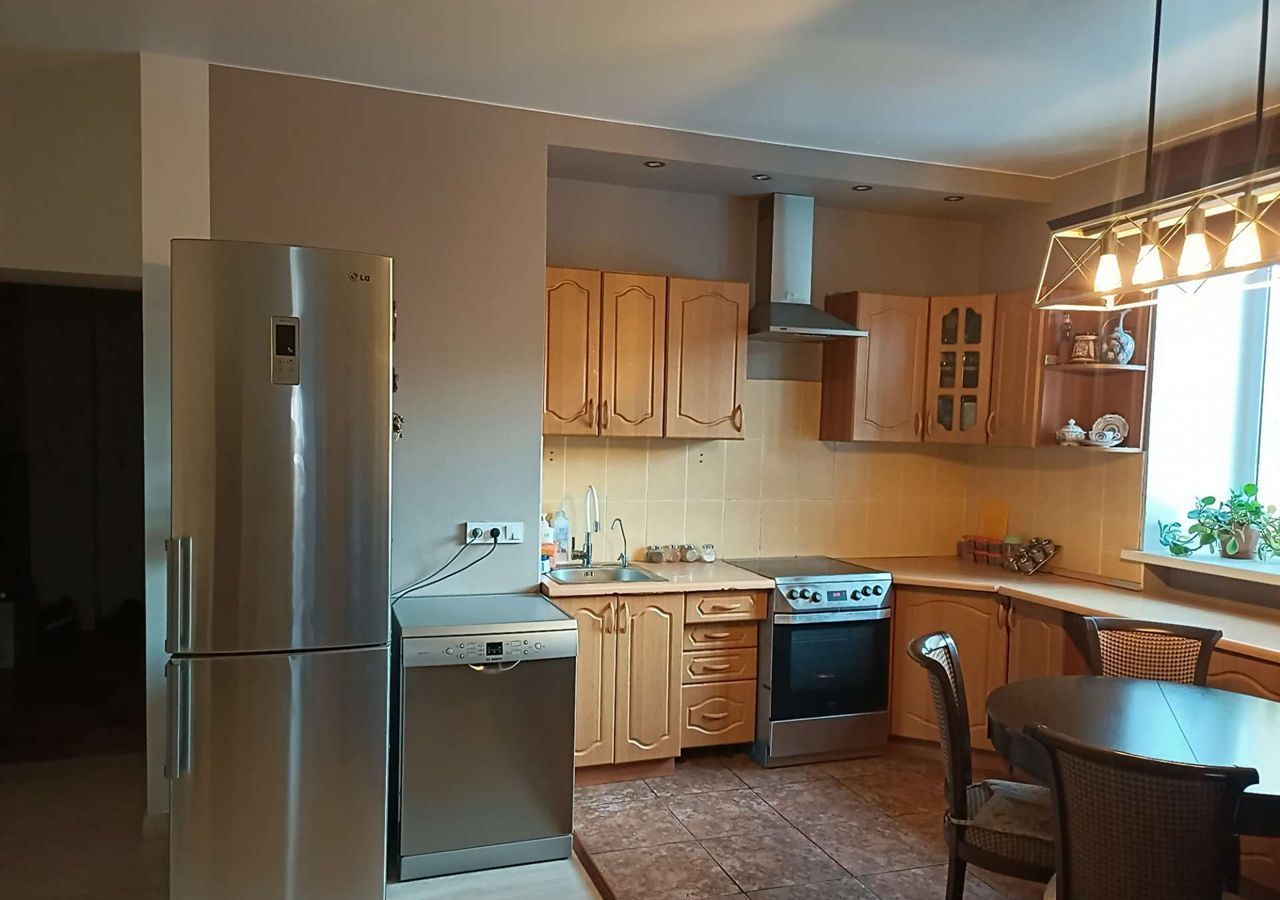 квартира г Омск р-н Центральный ул 27-я Линия 16а фото 1